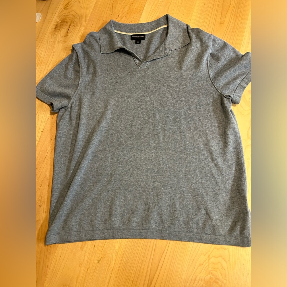 Banana Republic Men’s Light Blue Buttonless Polo Size XL